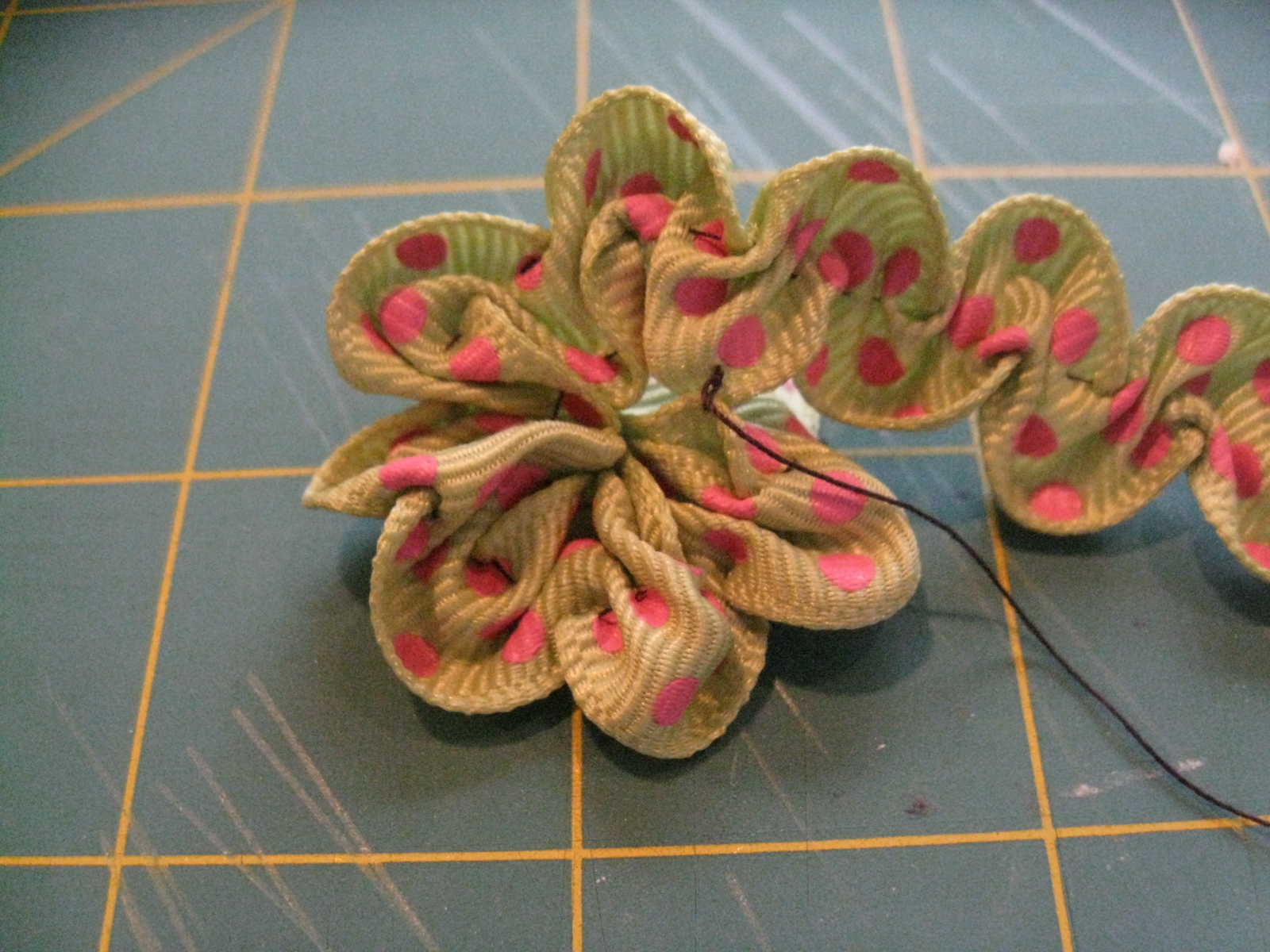 Ruched Flower (Step 5) Ruched Flower (Step 5)