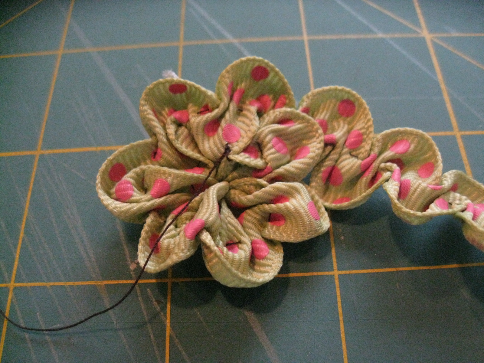 Ruched Flower (Step 6) Ruched Flower (Step 6)