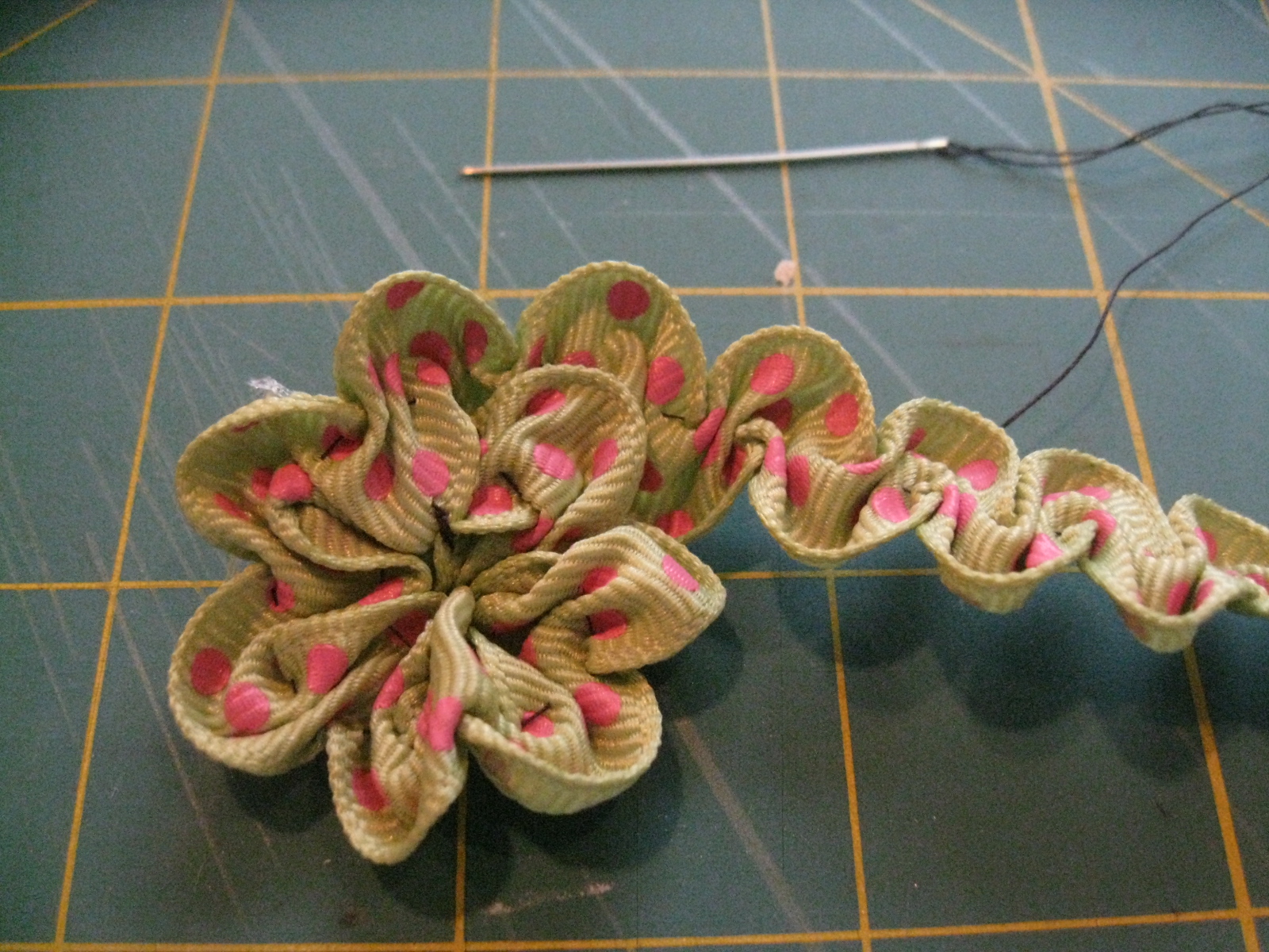 Ruched Flower (Step 7b) Ruched Flower (Step 7b)