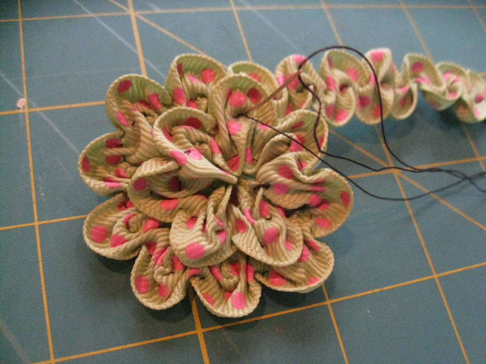 Ruched Flower (Step 8b) Ruched Flower (Step 8b)